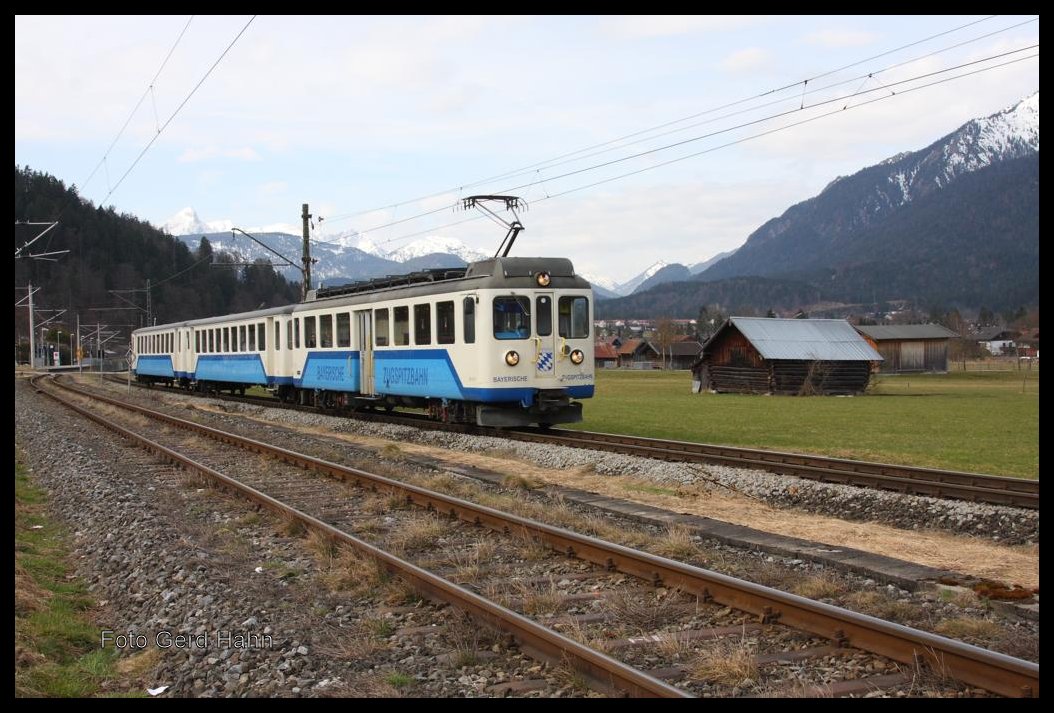 Elektrotriebwagen Beh 44309 erreicht hier am 24.03.2015 den Ortsrand von Garmisch - Partenkirchen.