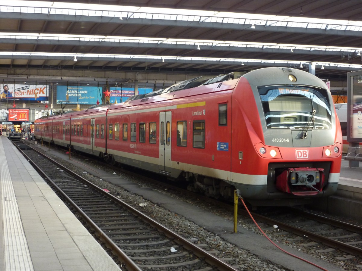 Elektrotriebzug 440 204-6 DB AG Munchen Hbf 2014-12-13 **** Sehen Sie Bahnvideos an - www.youtube.com/user/cortiferroviariamato/videos