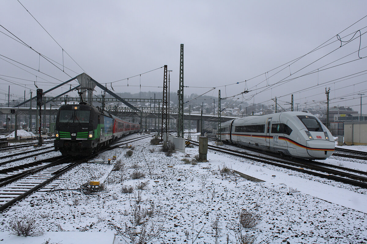 ELL 193 231 und DB 412 057  Bundesrepublik Deutschland  erreichen als DZ 22722 und DZ 1888 als Paralleleinfahrt den Bahnhof Ulm zur Eröffnung der Neubaustrecke Wendlingen - Ulm. (09.12.2022)