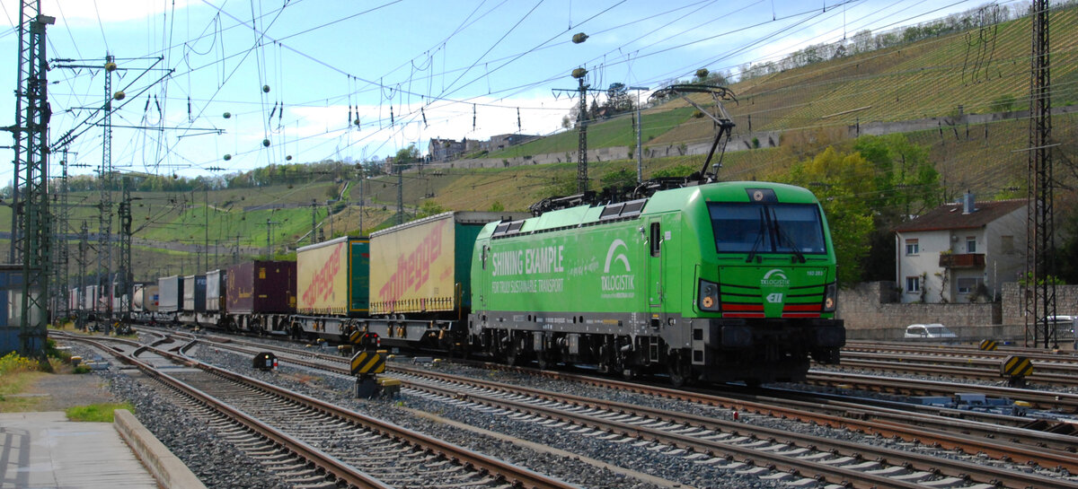ELL 193 283 von TXLogistik kommt mit einem KLV-Zug durch Würzburg. 05. Mai 2021