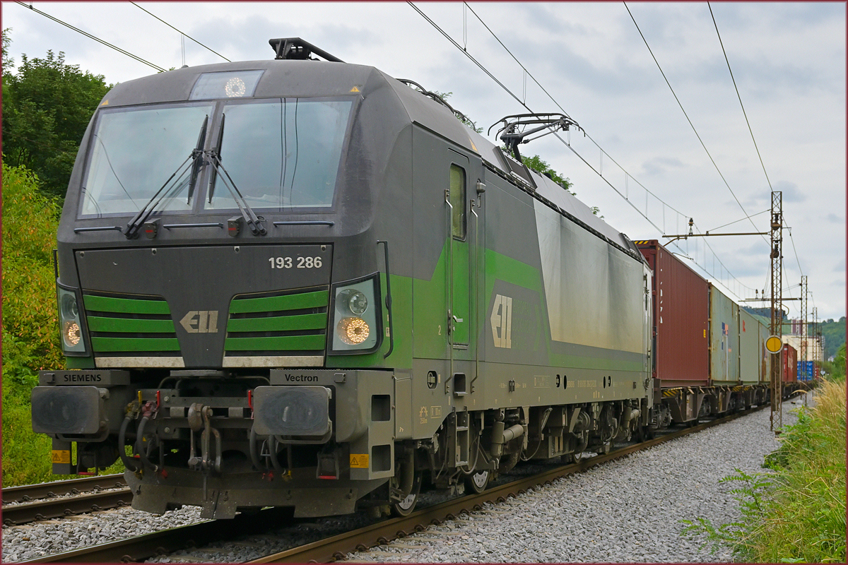 ELL 193 286 zieht Containerzug durch Maribor-Tabor Richtung Koper Hafen. /4.8.2021