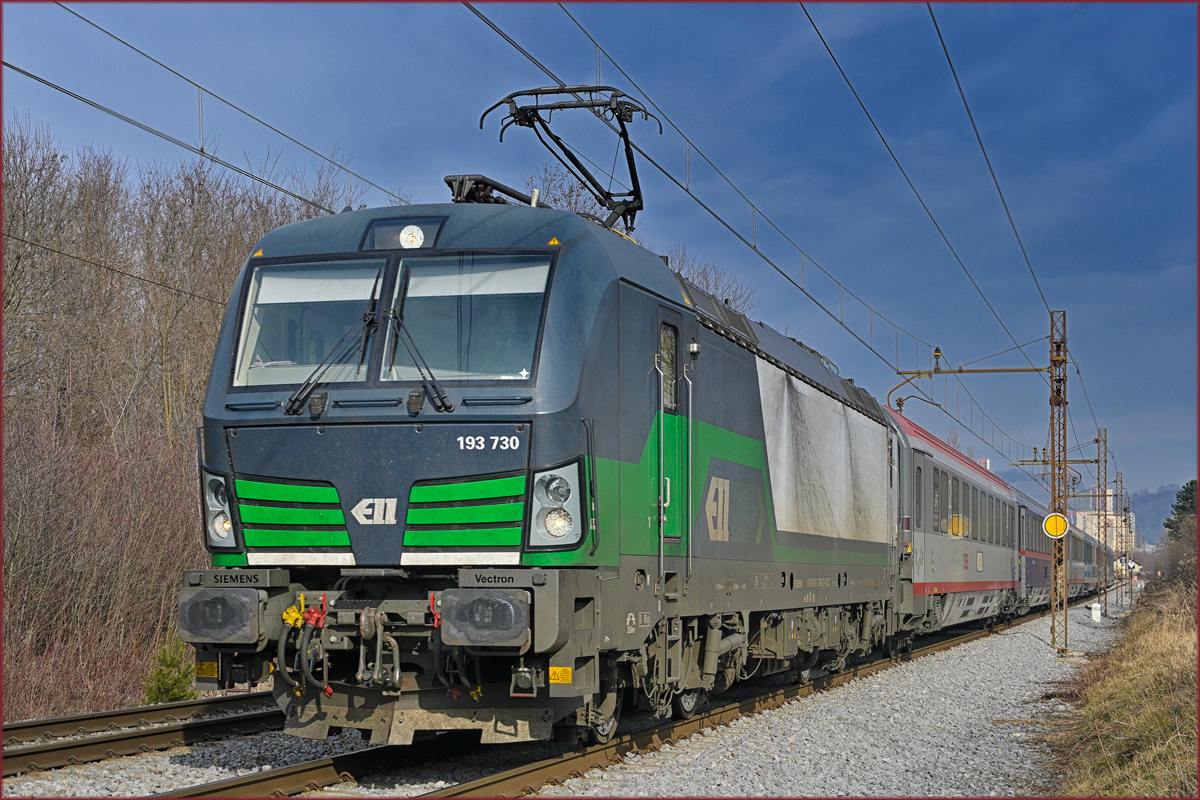 ELL 193 730 zieht EC151 durch Maribor-Tabor Richtung Ljubljana. /27.1.2022