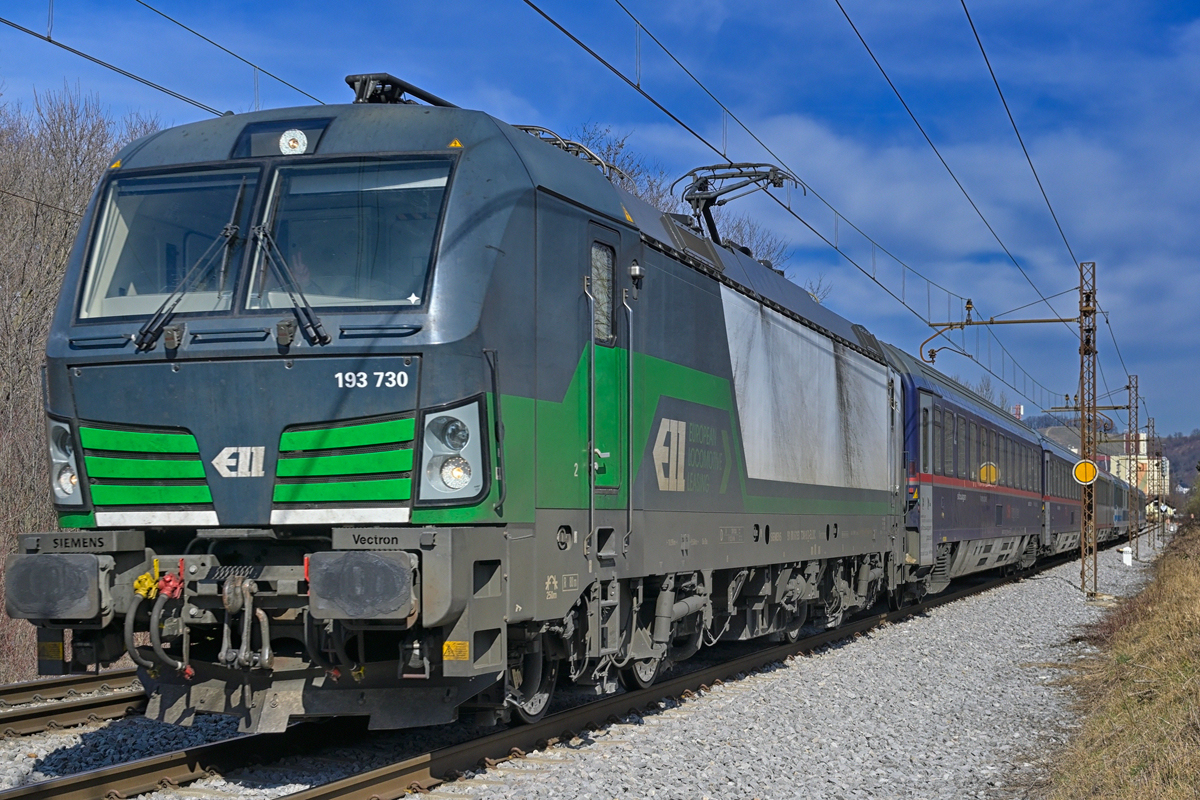 ELL 193 730 zieht EC151 durch Maribor-Tabor Richtung Ljubljana. /3.3.2022