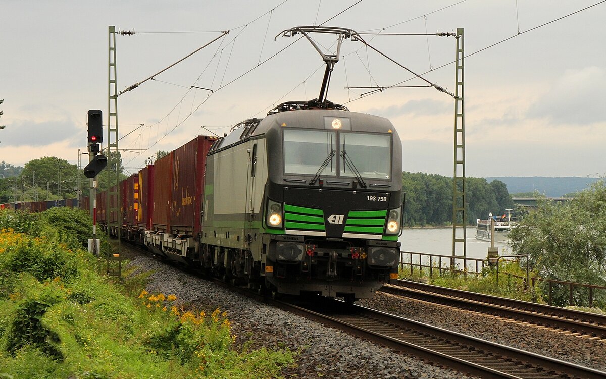 ELL 193 758 mit KLV nahe Königsbach auf der linken  Rheinseite am 19.08.2021