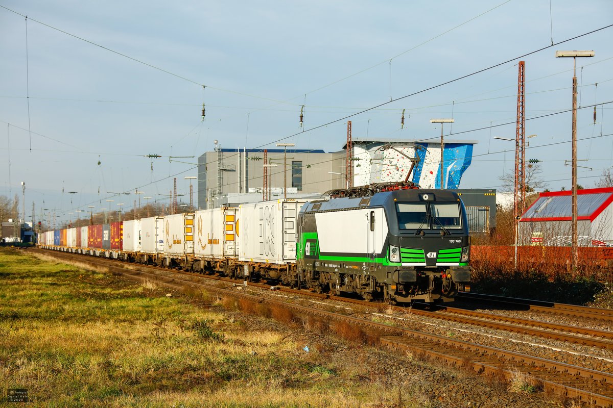 ELL 193 760 mit Container in Hilden, Dezember 2020.