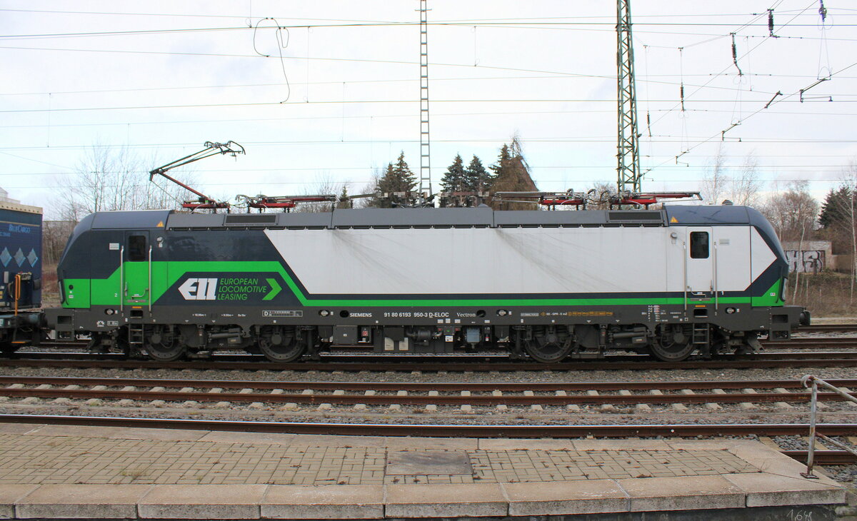 ELL 193 950 mit einem KLV Richtung Apolda, am 01.02.2023 in Weimar.