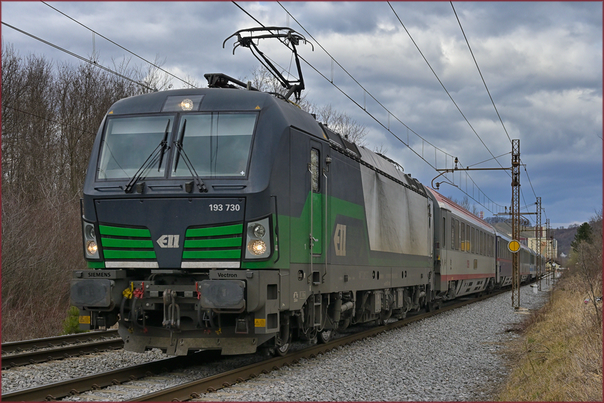 ELL 913 730 zieht EC151 durch Maribor-Tabor Richtung Ljubljana. /26.2.2022