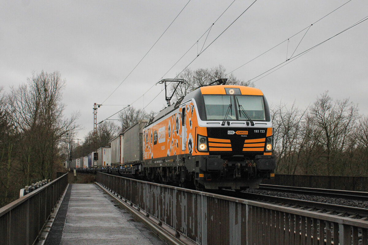 ELL/LTG/LTE 193 723 mit einem KLV von Seelze kommend hier in Waldheim (3.03.24)

#ell #ltg #lte #193 #193723 #klv #waldheim 
