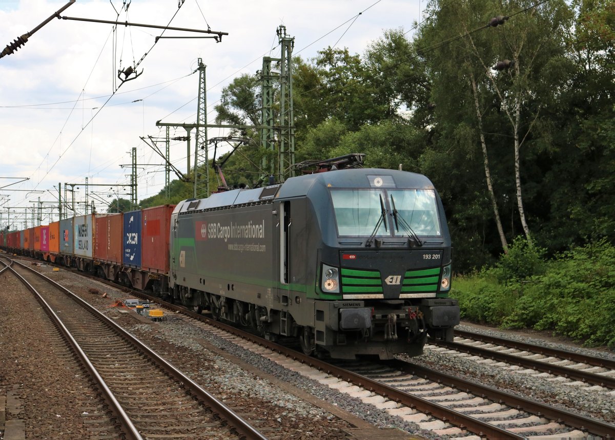 ELL/SBB Cargo International Siemens Vectron 193 201-3 in Hamburg Harburg am 18.07.19 vom Bahnsteig aus fotografiert