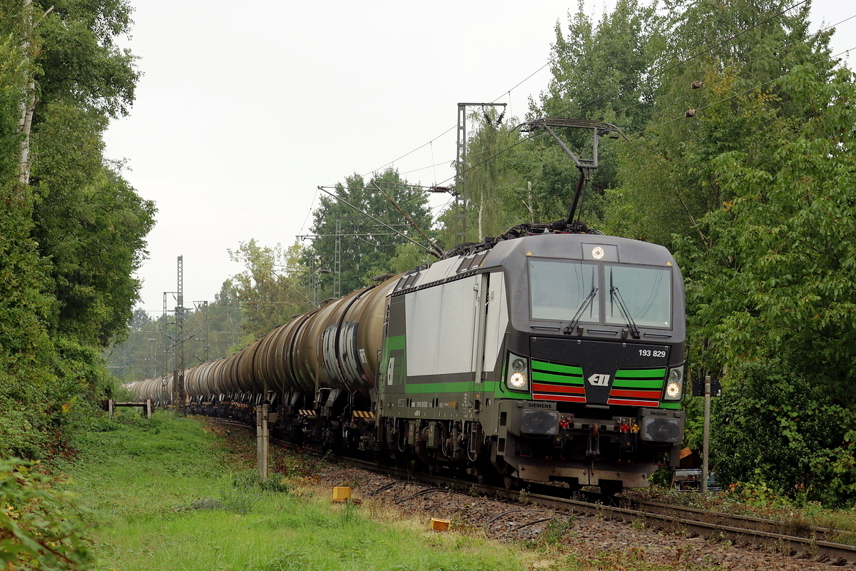 ELOC 193 829 mit einem Kesselwagenzug am B� Km 17,105 bei Kaldenkirchen 14.9.2026