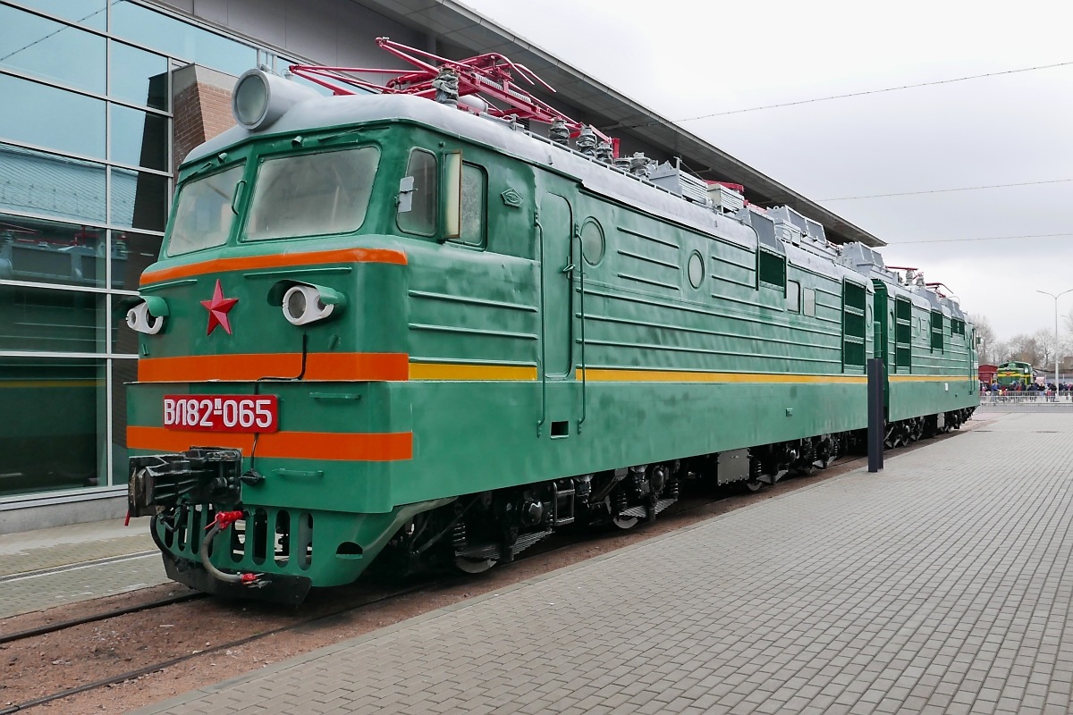 Elok ВЛ82-065, im Russischen Eisenbahnmuseum in St. Petersburg, 4.11.2017