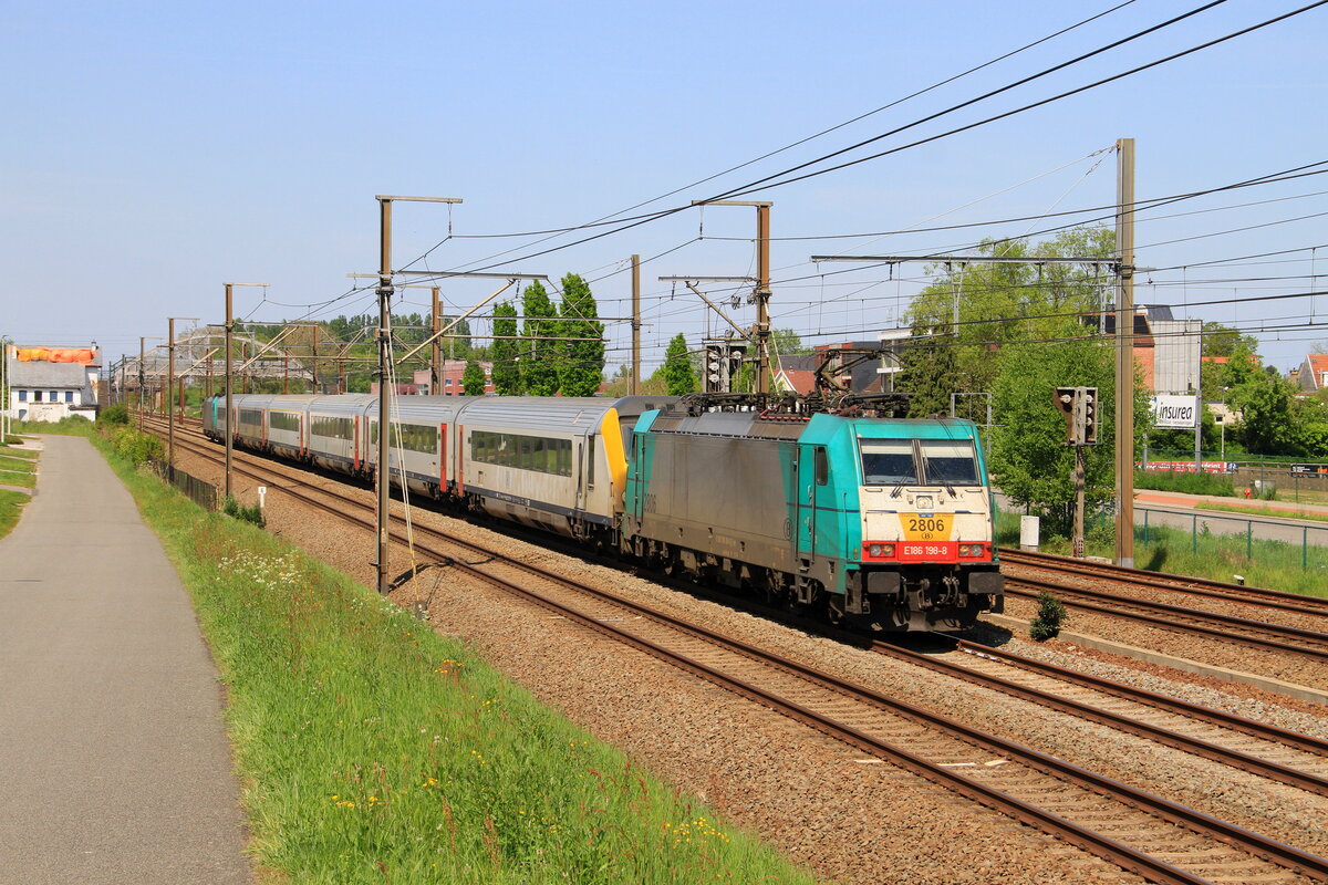Eloks 2806 und 2805
Eurocity 9236 Rotterdam - Bruxelles-Midi
Duffel, 28/4/2025