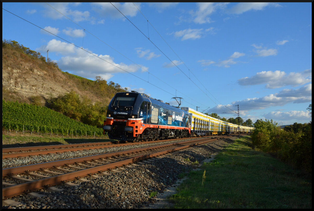ELP/Raildox 2019 333-4 fuhr am 24.09.2026 mit dem SCHWAIGER Holzzug bei Himmelstadt im Maintal gen Norden.