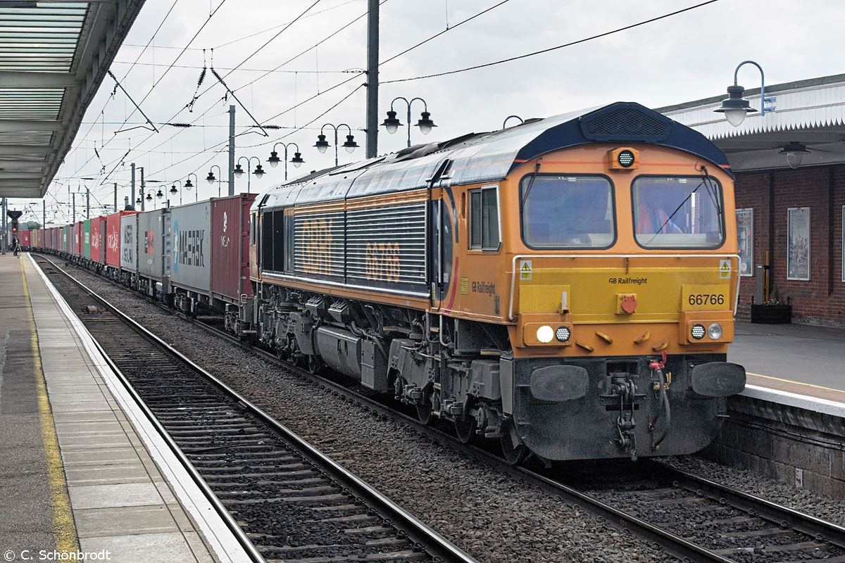 Ely, GB Railfreight Class 66 No. 66766 mit einem Containerzug von Felistowe, 2017,05,18