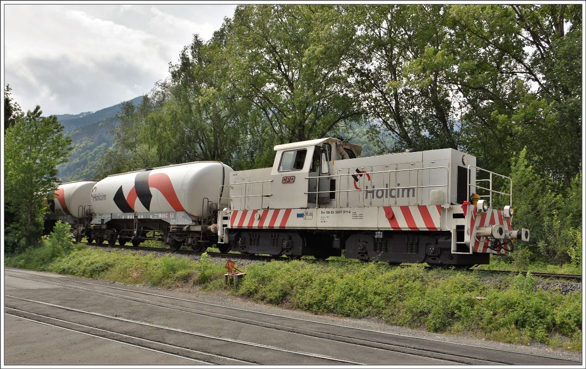 Em 98 85 5847 011-4 der Holcim Zementwerke in Untervaz-Trimmis. (18.05.217)