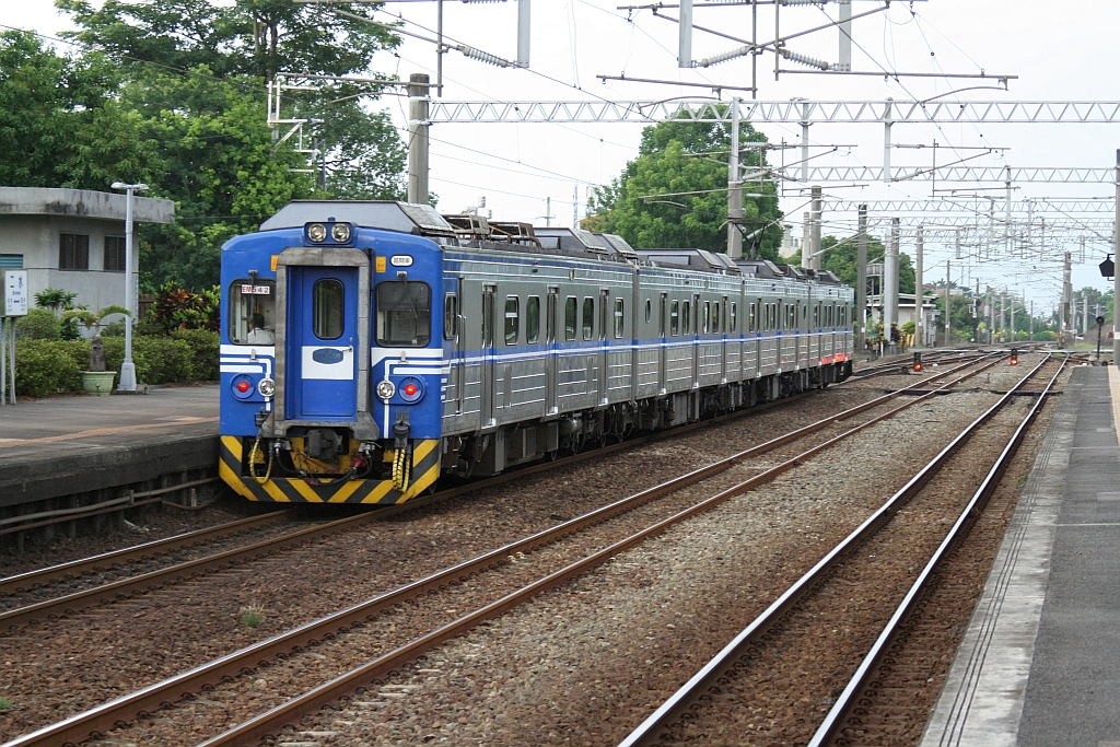 EM542 am 03.Juni 2014 in der Ershui Station.