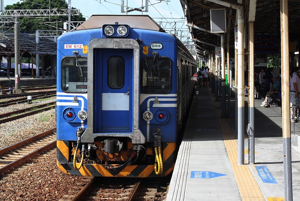 EM612 am 07.Juni 2014 in der Tainan Station.