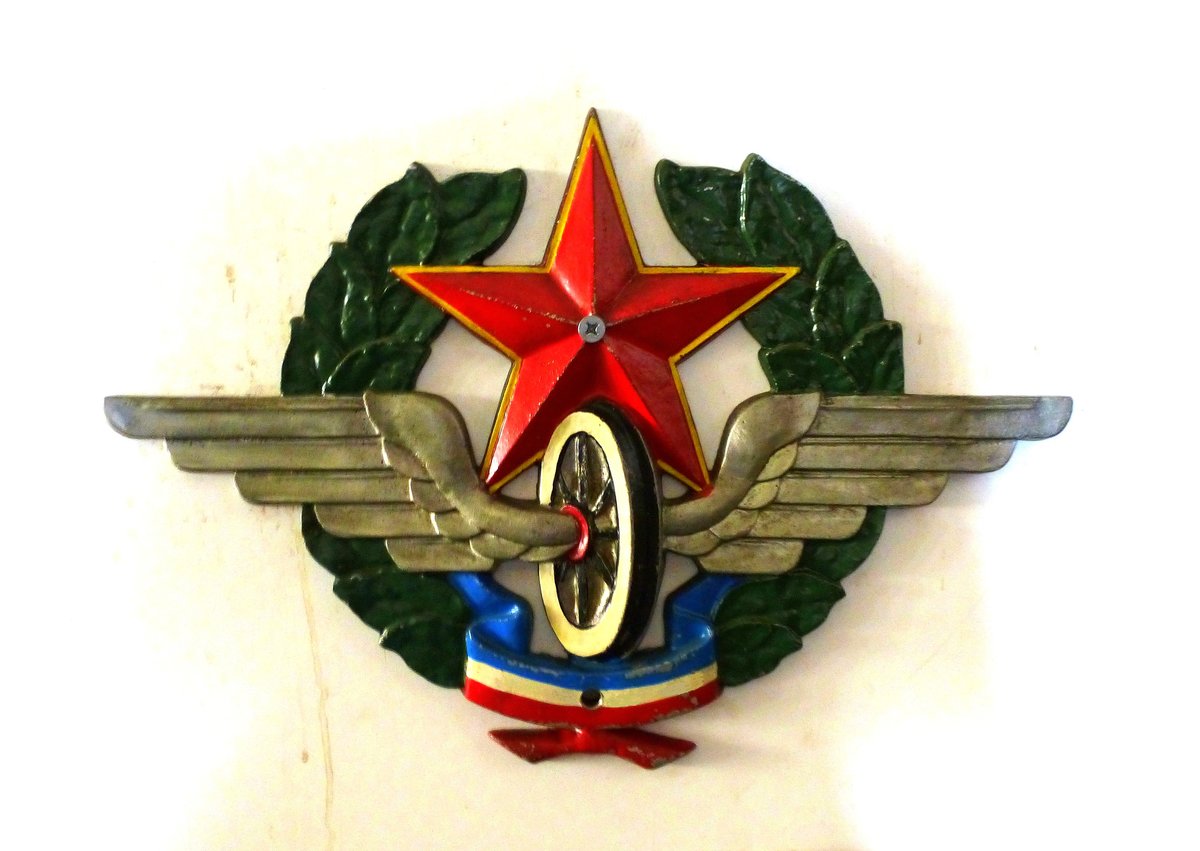 Emblem der ehemaligen jugoslawischen Staatseisenbahn, gesehen im Eisenbahnmuseum in Ljubljana (Laibach), Juni 2016