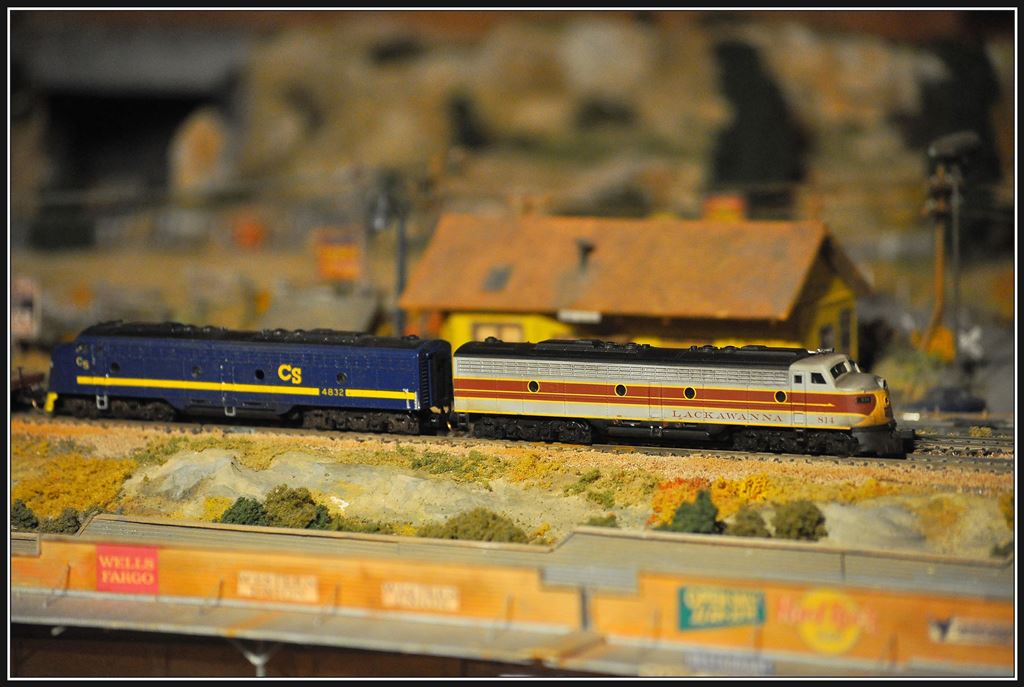 EMD E8 A 814 der Lackawanna und die von einem Kollegen gestaltete 4832 der Chur Southern !! (01.02.2014)