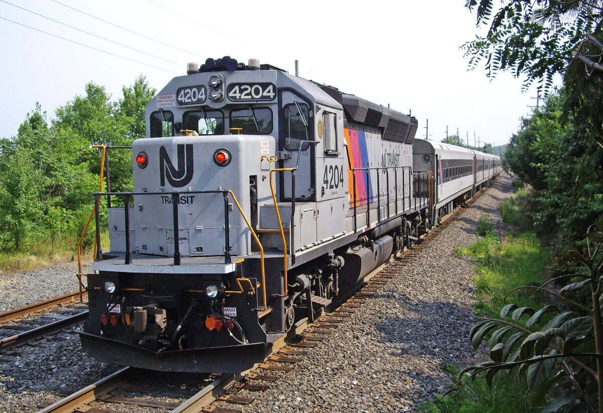 EMD GP40PH-2B, New Jersey Transit 4204, Cherry Hill Station, 22.6.2012.