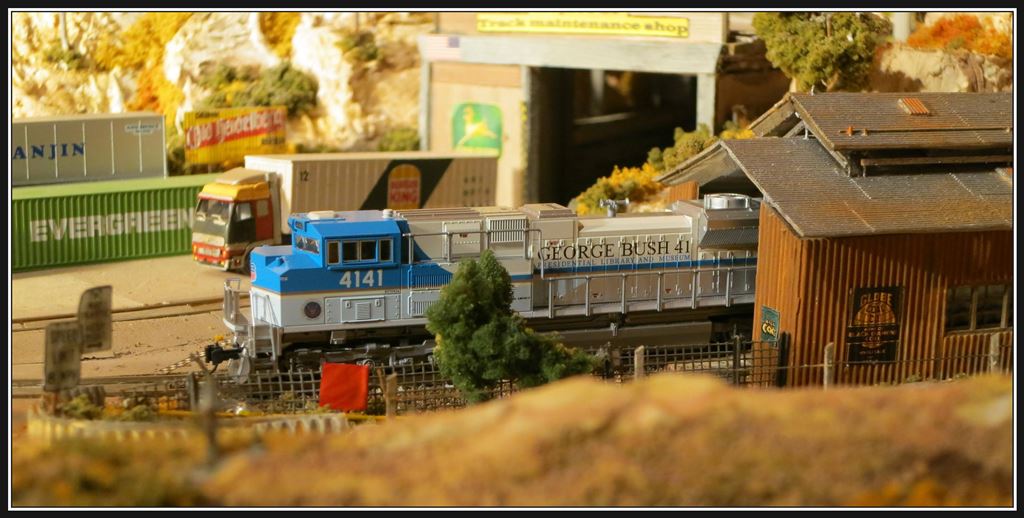 EMD SD-70MACe Union Pacific 4141 George Bush 41, (01.02.2014)