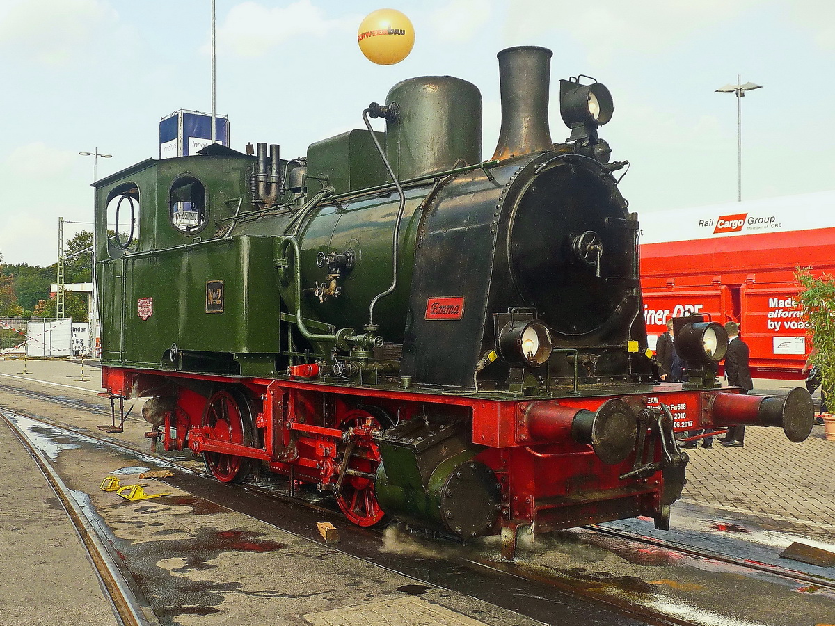  Emma  die Leihgabe des Firmeninhabers der Firma Wiebe macht hier eine technische Pause zur Mittagszeit bei den Scheinanfahrten auf der InnoTrans  am 23.09.2016.