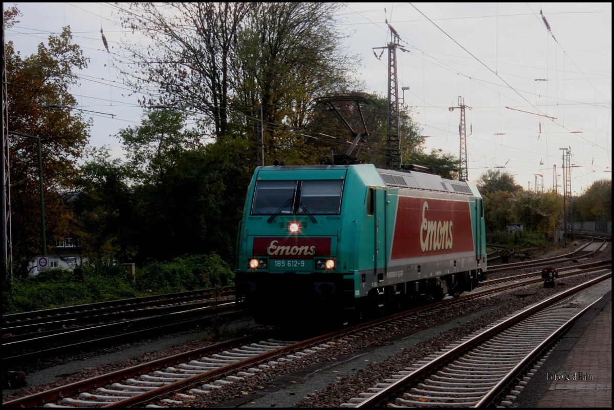 Emons 185612-9 war am 4.11.2015 im Hauptbahnhof Osnabrück zu sehen.