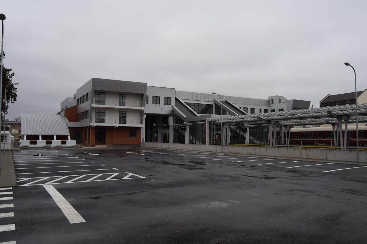 Empfangsgebude des Bahnhofs Pitesti am 13.02.2016.