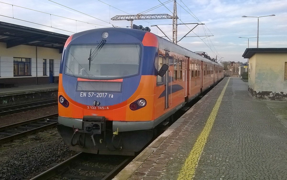 EN57-2017 in Bahnhof Zbaszynek, 17.03.2019
