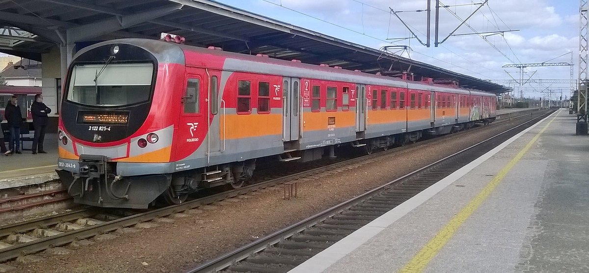 EN57-2043 in Bahnhof Zbaszynek, 24.03.2019