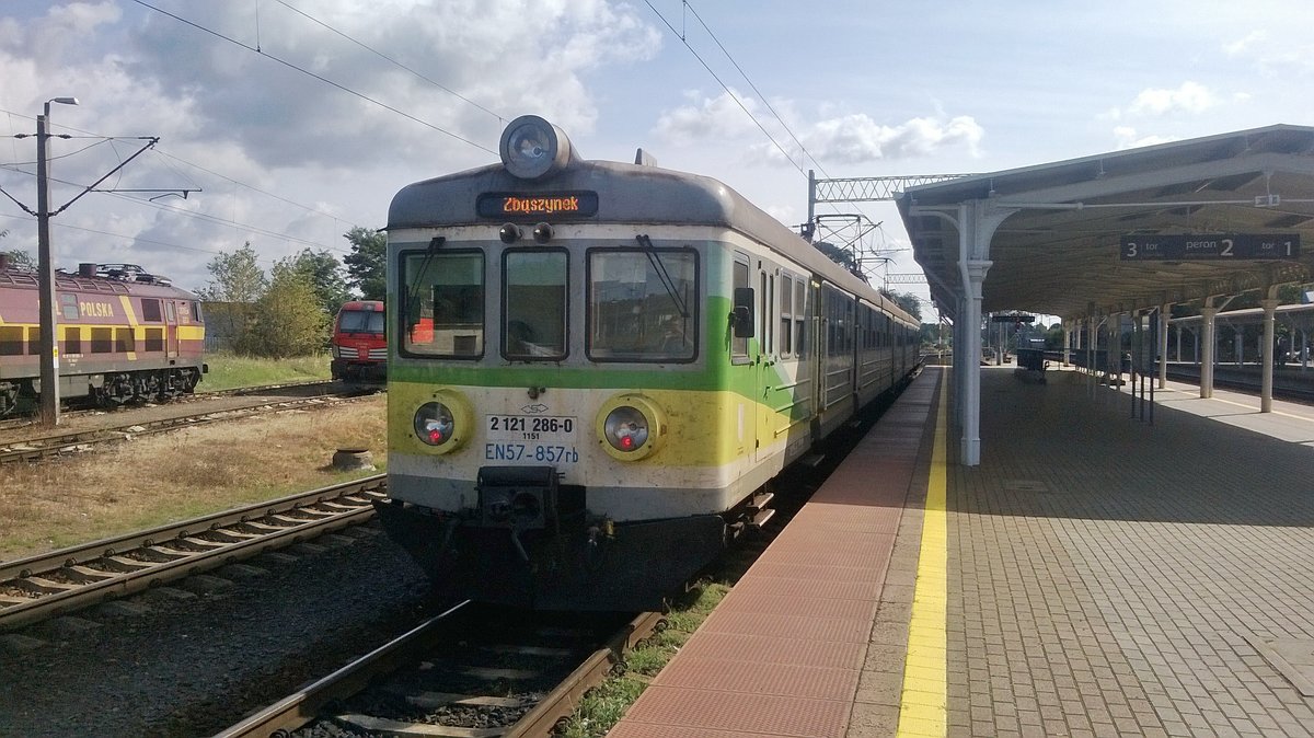 EN57-857 in Bahnhof Rzepin, 20.08.2017