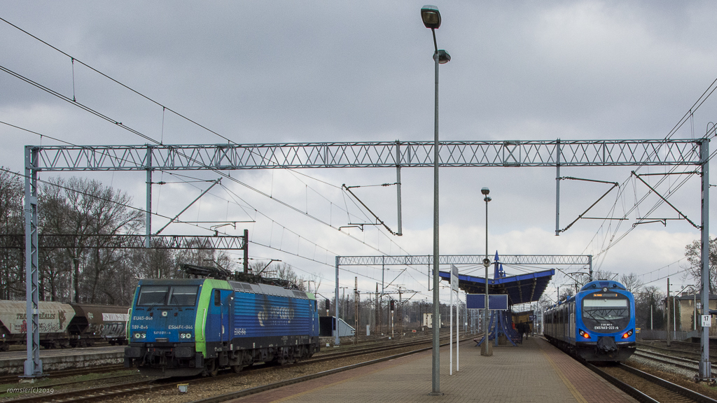 EN57AKS-223 in Bahnhof Tychy am 22.02.2019.
