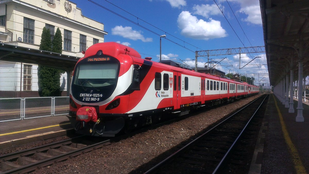 EN57AKW-1025 in Bahnhof Zbąszyń, 30.05.2020