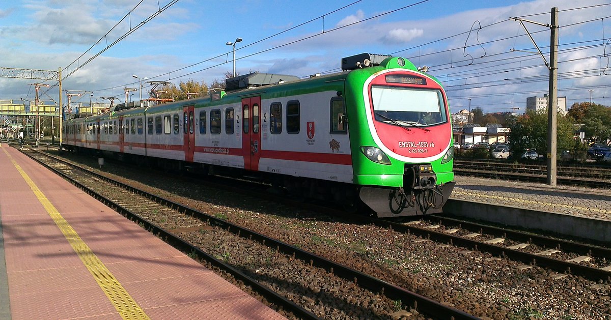EN57AL-1551 in Bahnhof Bialystok, 12.10.2019