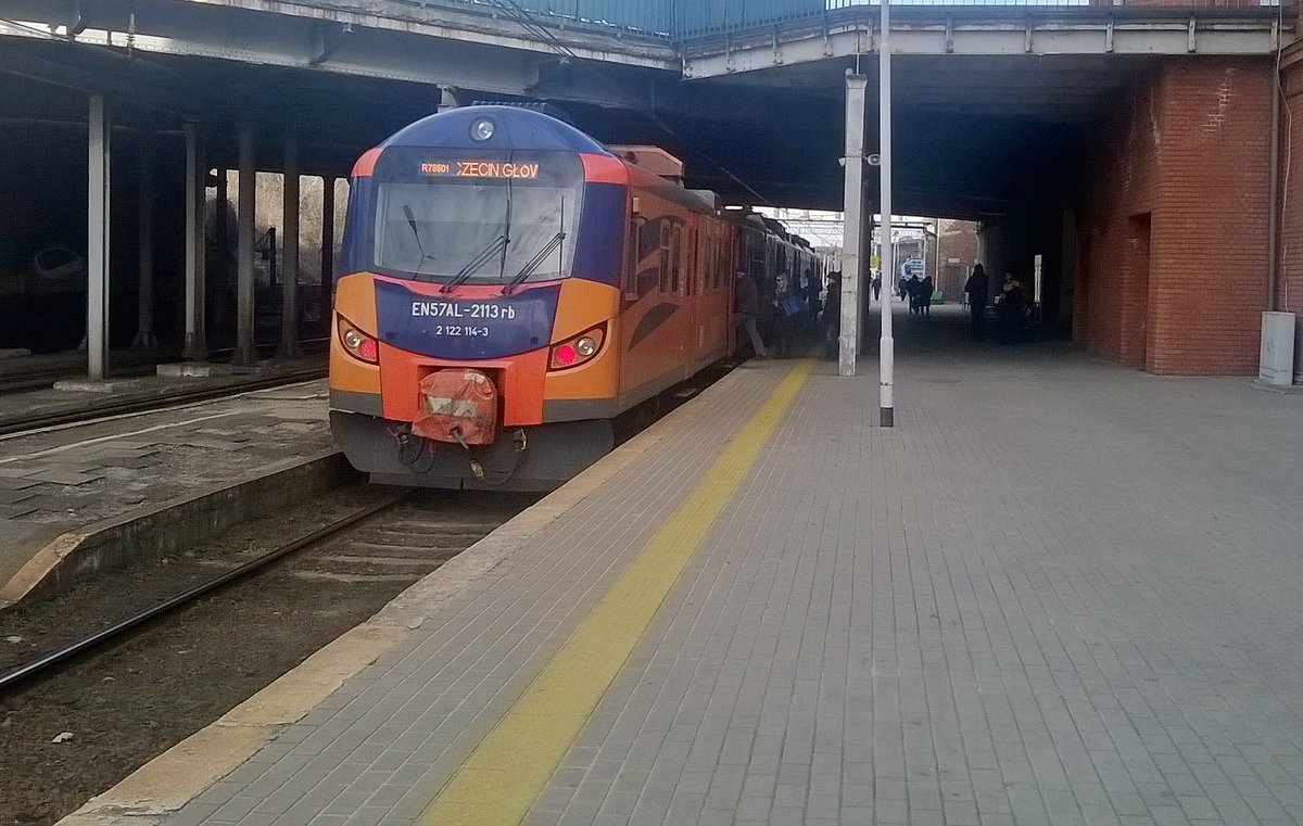 EN57AL-2113 in Bahnhof Kostrzyn nad Odra, 24.02.2019