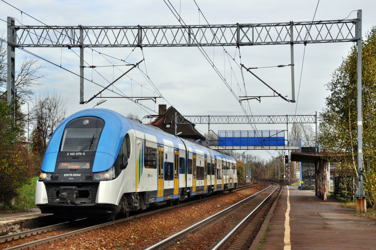 EN76 003 als Regionalbahn nach  Zwardoń  beim Halt in  Katowice Piotrowice  (27.10.2013)