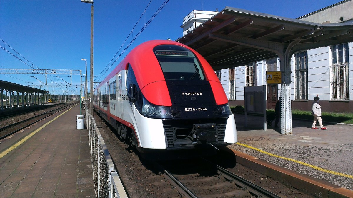 EN76-026 mit KW 77233 von Poznan Glowny nach Zbaszynek in Bahnhof Zbaszyn, 30.05.2020