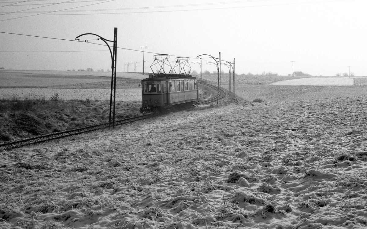 END Straßenbahn Esslingen-Nellingen-Denkendorf__Die aber auch nach Scharnhausen und Neuhausen fuhr.__Auch im Winter hatte die Strecke zwischen Scharnhausen und Neuhausen ihren besonderen Reiz.__29-12-1976