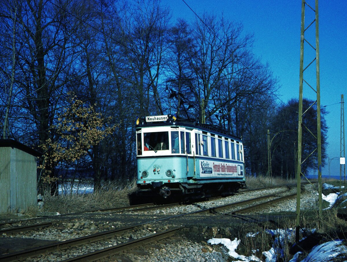 END Straßenbahn Esslingen-Nellingen-Denkendorf__Die aber auch nach Scharnhausen und Neuhausen fuhr.__Tw 4 in der Haltestelle 'Krähenbach'. Abschieds-Sonderfahrt der Verkehrsfreunde Stuttgart.__24-02-1978