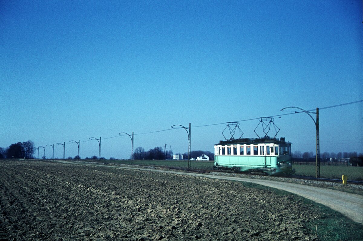 END Straßenbahn Esslingen-Nellingen-Denkendorf__Die aber auch nach Scharnhausen und Neuhausen fuhr.__Tw zwischen Nellingen und Haltestelle 'Krähenbach'.__04-03-1976