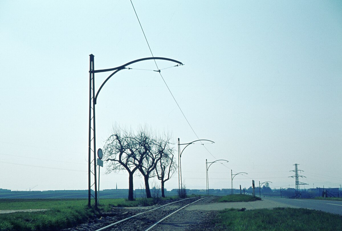END Straßenbahn Esslingen-Nellingen-Denkendorf__Die aber auch nach Scharnhausen und Neuhausen fuhr.__Strecke von Nellingen nach Denkendorf.__23-04-1973