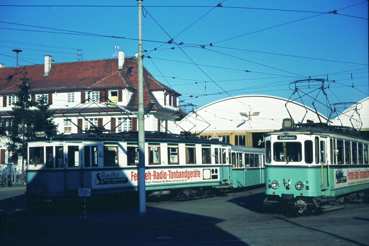 END Straßenbahn Esslingen-Nellingen-Denkendorf__Die aber auch nach Scharnhausen und Neuhausen fuhr.__Vor dem Betriebshof in Nellingen: Tw 4 [ME 1926] und Tw 5 [ME 1926].__04-03-1976 