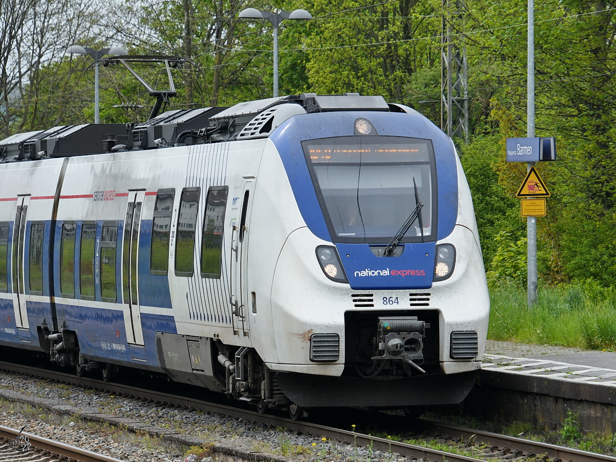 Ende April 2022 waren auf dem Ferngleis in Wuppertal-Unterbarmen der Elektrotriebzug 874 unterwegs.
