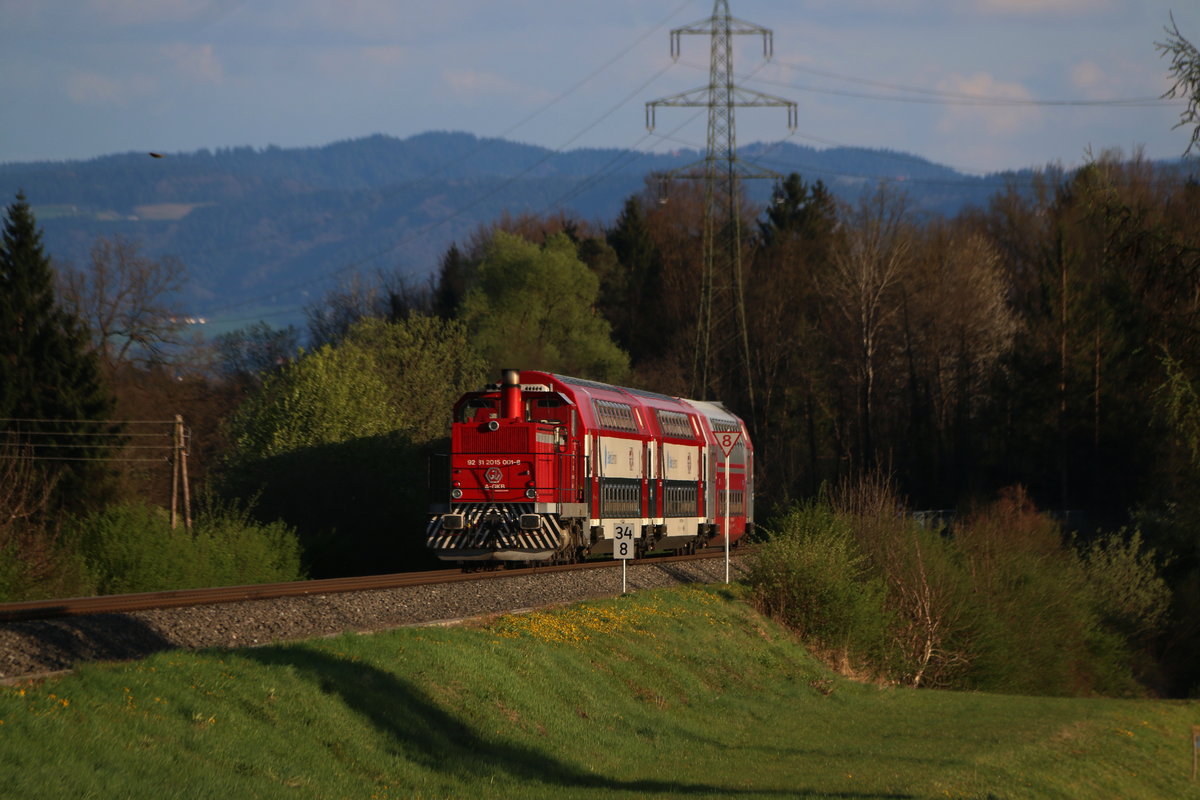 Endlich Sommerzeit ,.. 
R8567 und R8569 der Linien S61 werden nachwievor mit DOSTO bedient. 

Hier ein Nachschuss auf R8569 bei den Kresteichen am 6.04.2017 