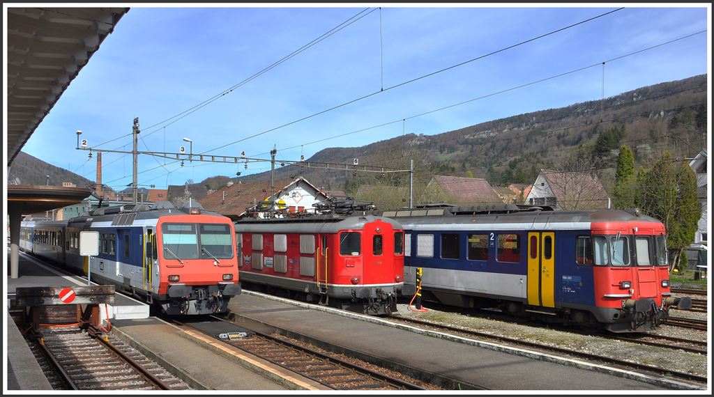 Endstation Balsthal mit RBDe 207, Re 4/4 I 10009 und RBe 205. (15.04.2015)