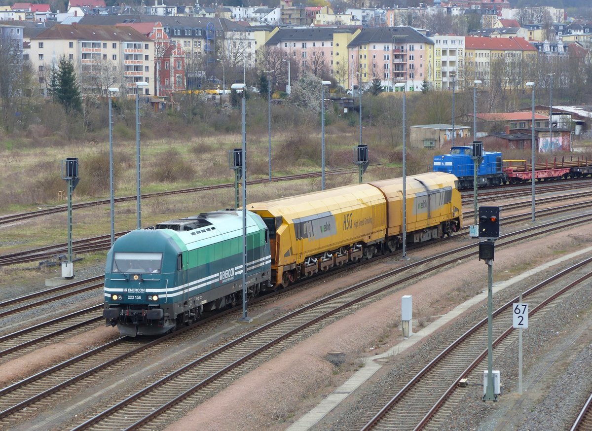 Enercon, ER20, 223 156 ( 9280 1223 156-1 D-EGOO ) mit einem HSG Zug abfahrbereit in Gera am 17.4.2021