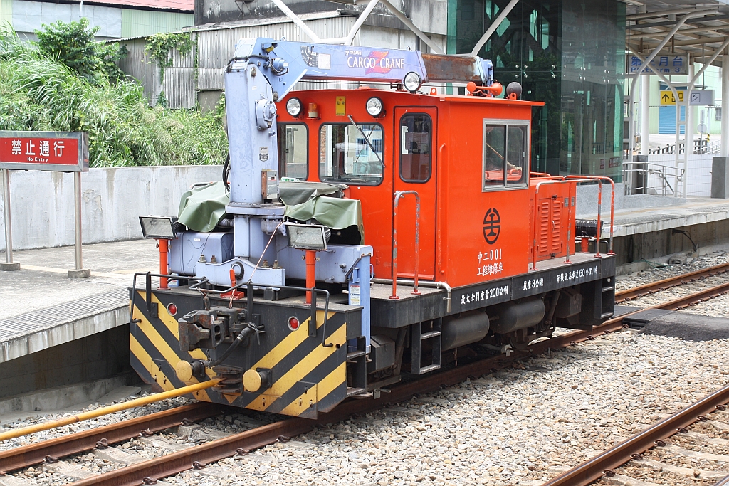 Engineering Wartungsfahrzeug 001 am 02.Juni 2014 in der Sanyi Station.