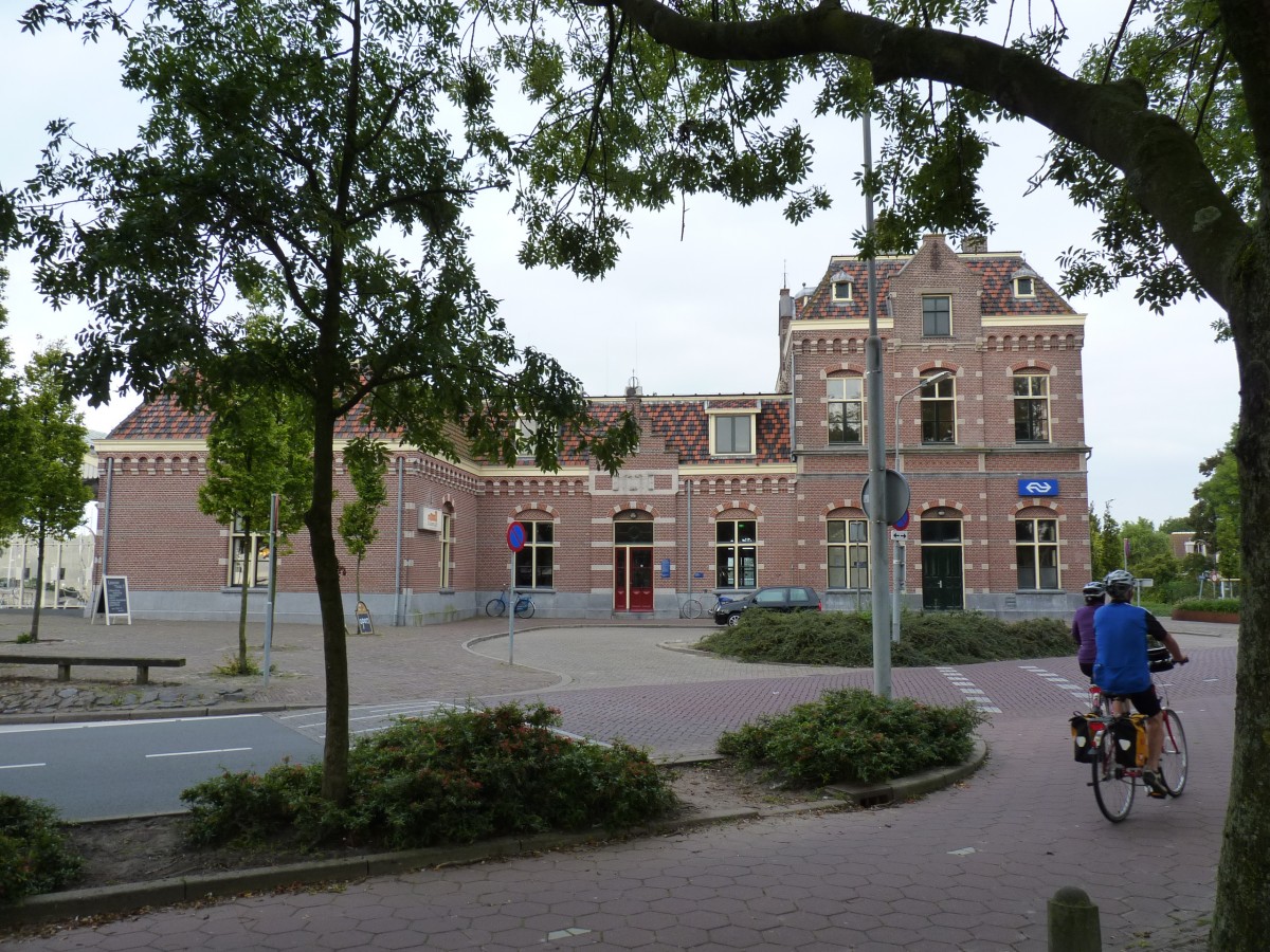 Enkhuizen am 7.9.2014: Bahnhofsgebäude