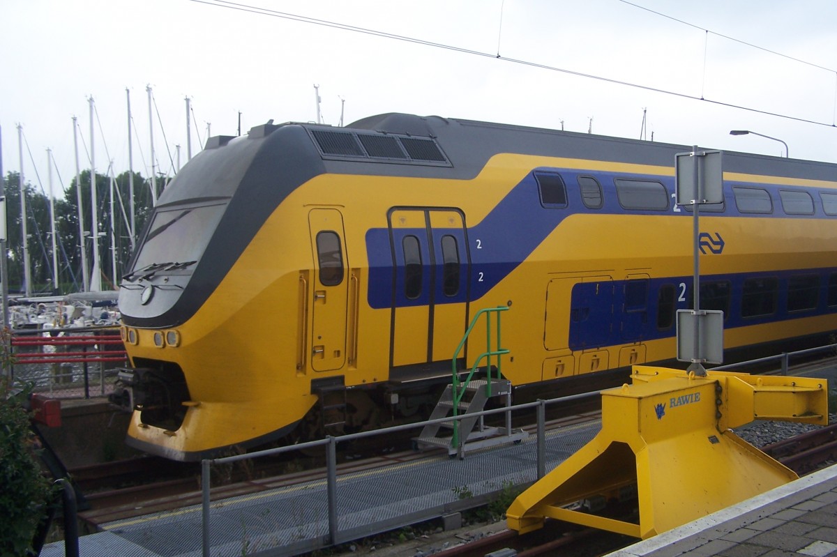 Enkhuizen/NL am 15.8.2015. Ein Doppelstock-Triebzug VIRM