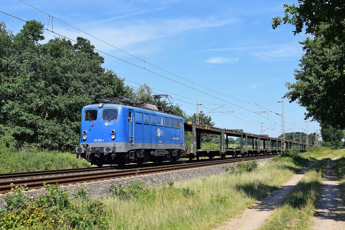 ENON 139 285 (ex DB), vermietet an EGP, mit ARS-Altmann-Autotransportzug in Richtung Hannover (Gandesbergen, 31.07.2020).